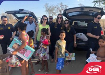 Alunos do GGE dão aula de solidariedade no mês das crianças