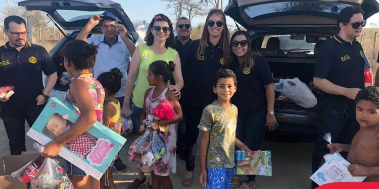 Alunos do GGE dão aula de solidariedade no mês das crianças