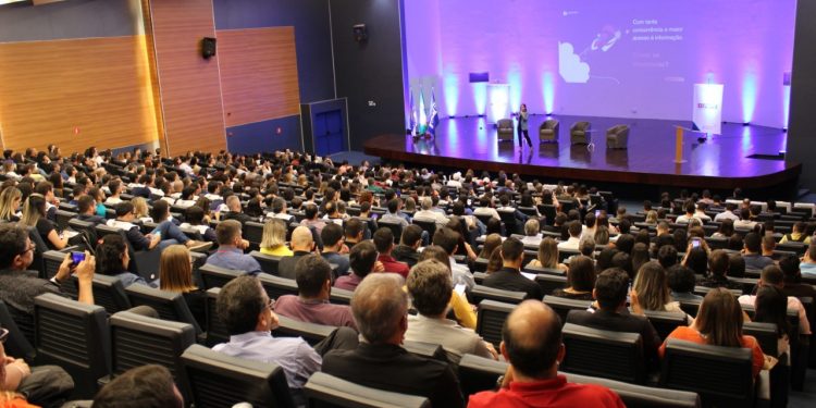 Seminário da FIEPE leva mais de 600 pessoas ao Centro de Convenções do Senac Caruaru