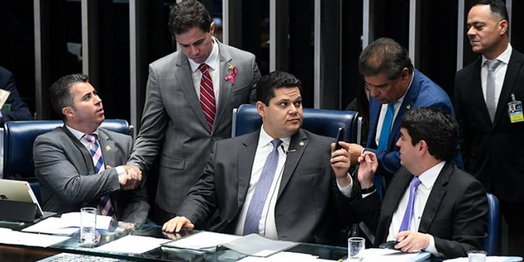 Senado aprova limites de gastos para eleições do ano que vem