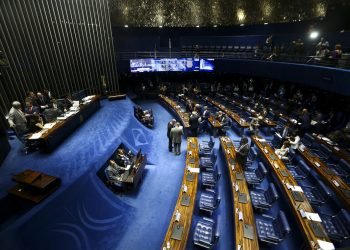 Senado deve concluir terça-feira votação de mudanças na Previdência