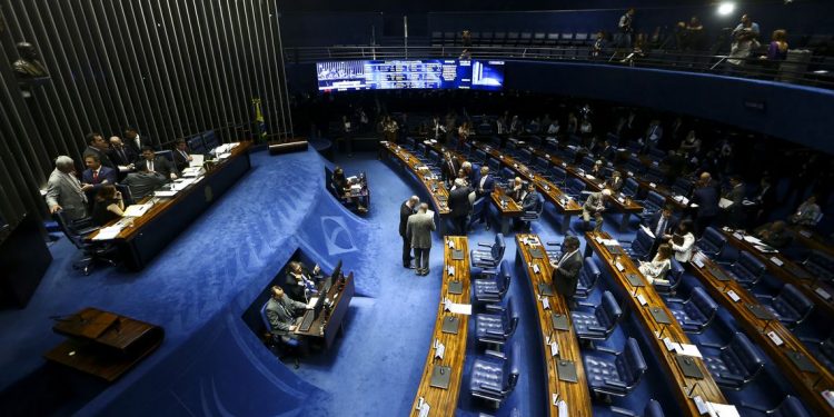 Senado deve concluir terça-feira votação de mudanças na Previdência