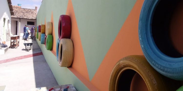 Jovens da Funase participam de entrega de creche requalificada com ajuda deles