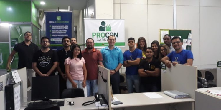 Estudantes realizam visita técnica ao Procon Caruaru
