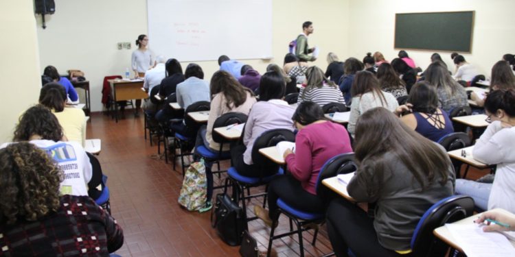 Mercado da educação local com inscrições abertas