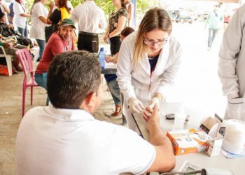 Ceaca realizou ação social para comerciantes e clientes