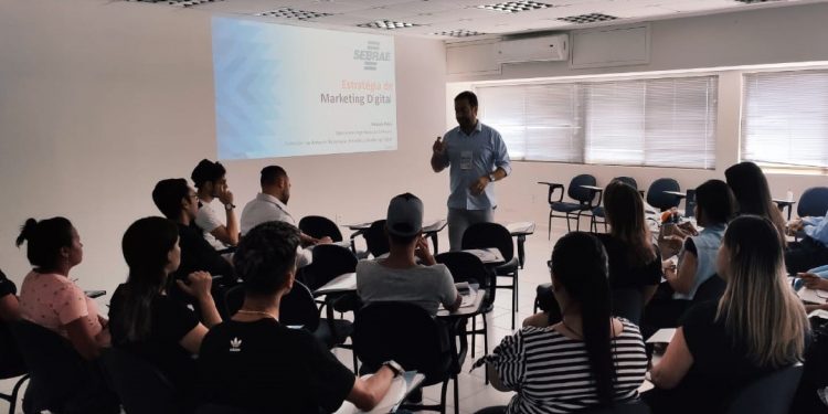 Lojistas fazem capacitação para garantir um atendimento ainda melhor neste natal