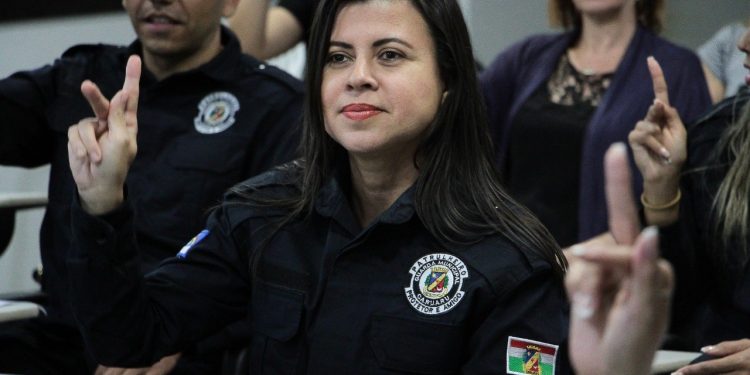 Prefeitura de Caruaru lança curso de libras para guardas municipais e agentes de trânsito