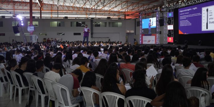 Na véspera do Enem, alunos revisam conteúdos em aulão gratuito que será promovido em Caruaru