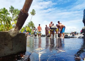 Cerca de 1.500 toneladas de óleo já foram retiradas de praias de Pernambuco