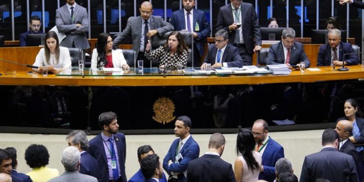 Aprovado projeto que susta portaria que restringe mamografia a mulheres abaixo de 50 anos