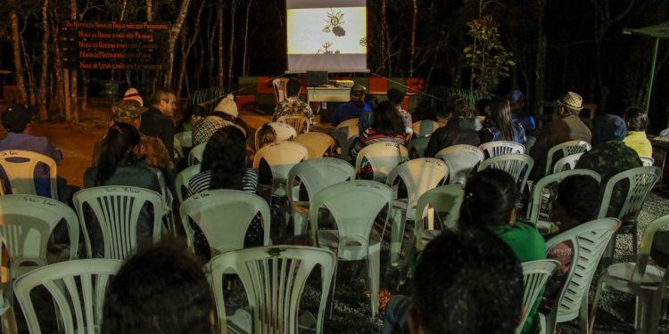 Primeiro Cine Araçá proporciona lazer em Serra dos Cavalos