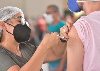 Novos públicos têm 2ª dose de reforço contra a Covid-19 liberada em Caruaru