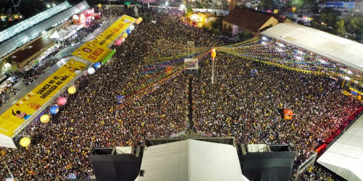 Romantismo toma conta do Domingão do Pátio do Forró