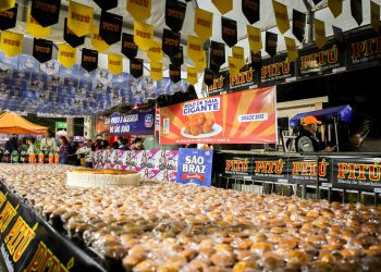 Comidas Gigantes: Maior Bolo de Saia do Mundo pesou 300 quilos