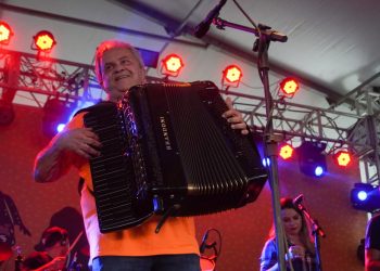 Grandes atrações, como o cantor Flavio José, atraíram uma multidão de forrozeiros para o Alto do Moura