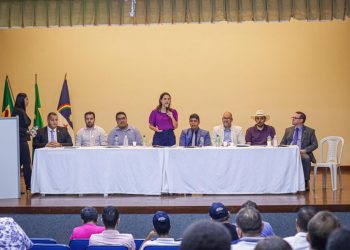 Empreendedorismo e política tributária foram temas abordados por Raquel Lyra em Encontro de Legislativos Municipais, em Petrolina