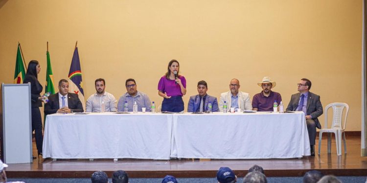 Empreendedorismo e política tributária foram temas abordados por Raquel Lyra em Encontro de Legislativos Municipais, em Petrolina