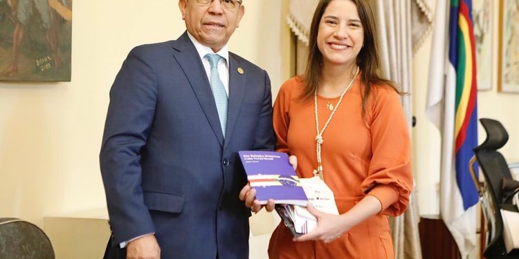 Raquel Lyra se reúne com embaixador de Cabo Verde no Brasil