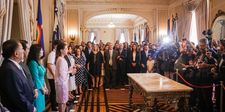 Raquel Lyra empossa secretariado da nova gestão do Estado