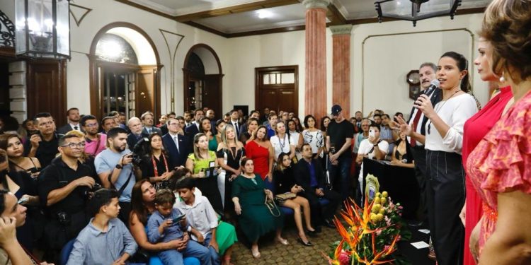 Raquel Lyra preside cerimônia dos novos chefes das polícias Civil e Militar