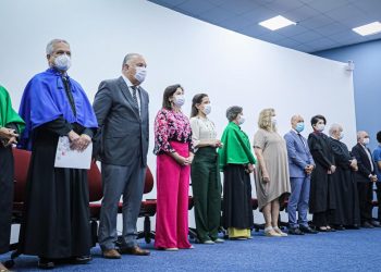 Raquel Lyra empossa primeira mulher eleita como reitora da UPE
