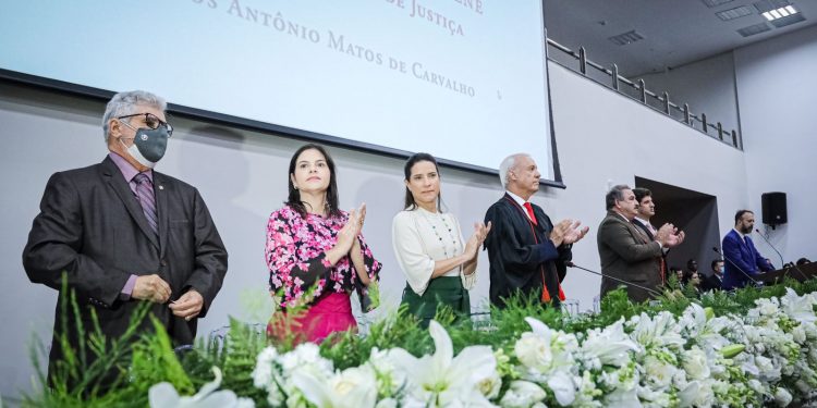 Governadora Raquel Lyra prestigia cerimônia de posse do procurador-geral de Justiça do MPPE, Marcos Carvalho