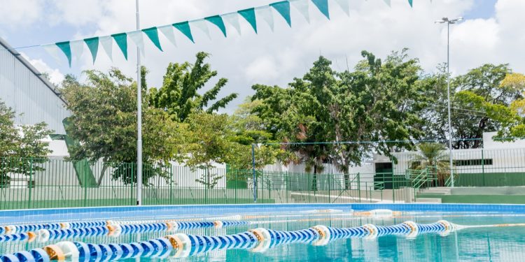 Prefeitura de Caruaru abre vagas para aulas de natação e judô para pessoas com deficiência