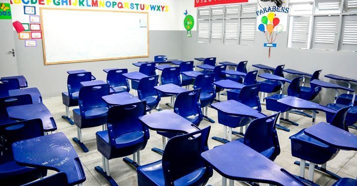 Efetivação de matrícula dos alunos novatos teve início nesta segunda-feira (16/01)