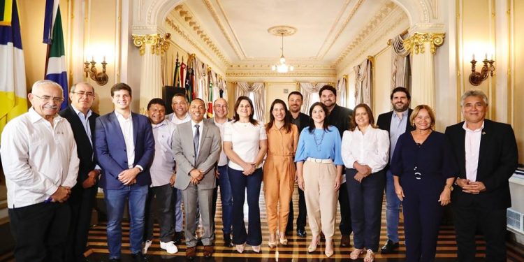 Raquel Lyra lidera reunião com prefeitos da RMR e firma governança metropolitana com comitês temáticos