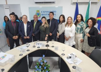 Nova administradora de Fernando de Noronha toma posse no Conselho Distrital