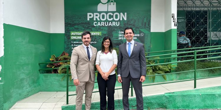 Procon Caruaru recebe visita de representantes da OAB Caruaru