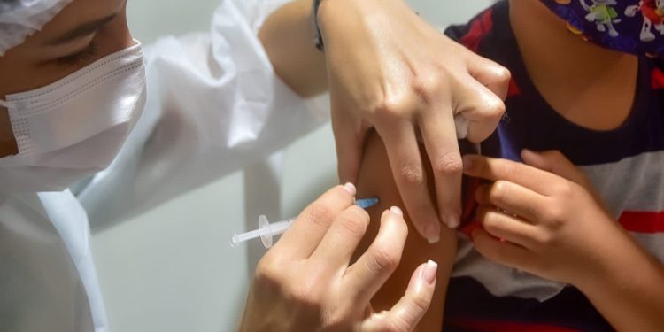 Caruaru recebe novas doses de imunizante para vacina pediátrica contra Covid-19