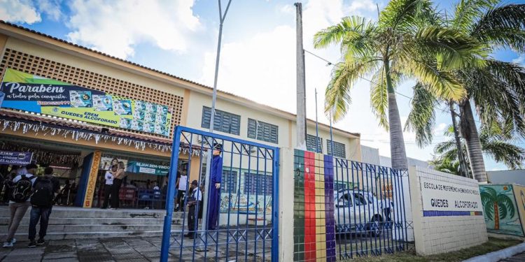 Com decreto assinado pela governadora Raquel Lyra, Pernambuco ganha 61 escolas em tempo integral