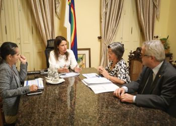 Raquel Lyra recebe reitora e vice-reitor da UPE para discutir investimentos para a instituição