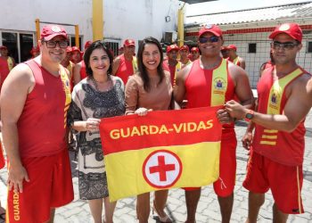 Governadora Raquel Lyra anuncia mais de R$ 23 milhões em investimentos para o Corpo de Bombeiros e assina edital para prevenção e mitigação de incidentes com tubarões