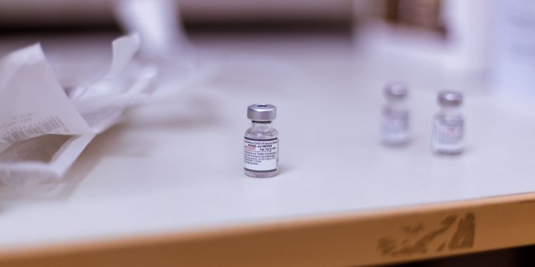 Novo grupo tem vacinação bivalente liberada em Caruaru