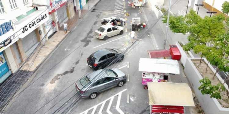 Prefeitura de Caruaru realiza reordenamento de vagas de estacionamento ao lado da Igreja da Conceição