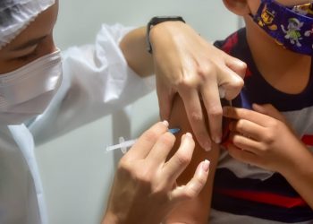 Secretaria de Saúde recebe novas doses de reforço para vacinação baby e pediátrica
