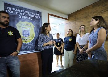 Governadora Raquel Lyra visita Delegacia da Mulher de Olinda que funciona em regime ininterrupto