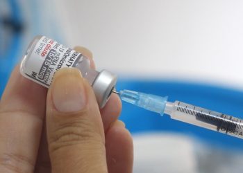 Noronha inicia a segunda fase da vacinação bivalente contra a Covid para idosos com mais de 60 anos