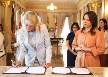 Governadora Raquel Lyra e embaixadora dos EUA assinam acordo de cooperação