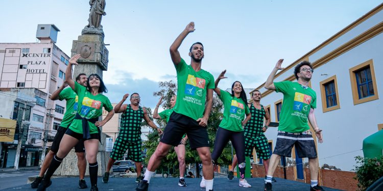 “Exercita Caruaru” promove aulão de dança no Marco Zero da cidade