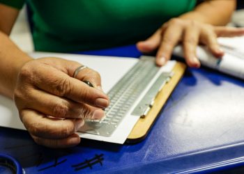 Servidores do município de Caruaru participam de curso de Braille
