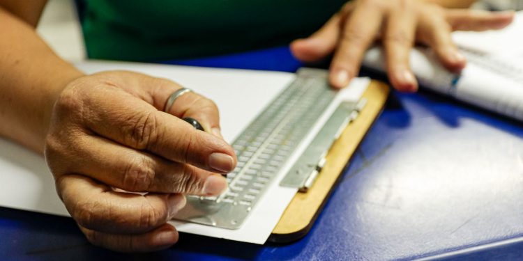 Servidores do município de Caruaru participam de curso de Braille