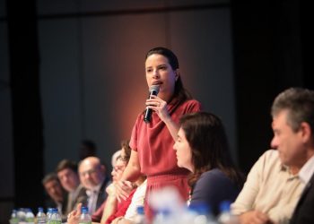 Governadora Raquel Lyra participa da plenária estadual do Plano Plurianual participativo junto a ministros de Estado