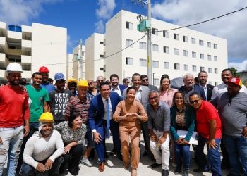 Em Caruaru, governadora Raquel Lyra visita andamento das obras do habitacional Severino Quirino