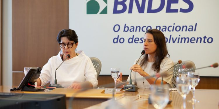 Governadora Raquel Lyra assina contrato com BNDES para viabilizar avanços no abastecimento de água e saneamento