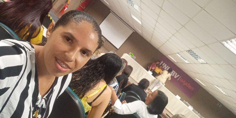 Professora da Rede Municipal de Ensino representa Caruaru em evento nacional