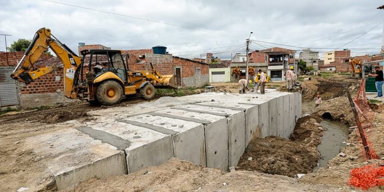 Prefeitura de Caruaru avança com obra no canal do José Carlos de Oliveira